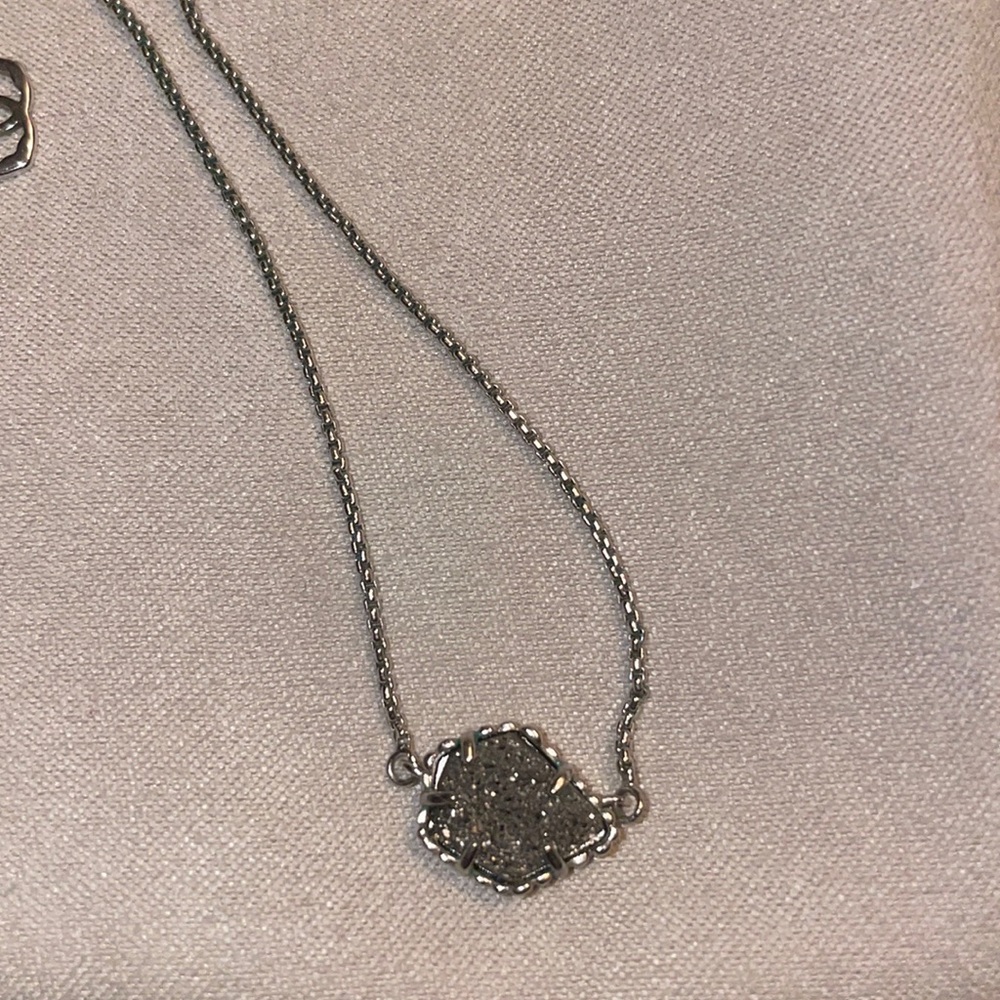 Kendra Scott necklace